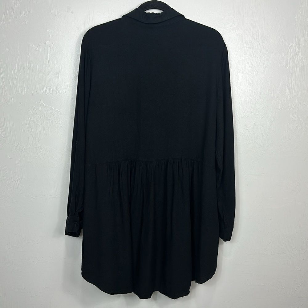 Solitaire Black Long Sleeve Button Front Flowy Tu… - image 6